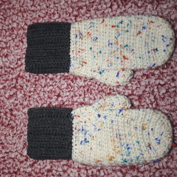 Mittens - Picture 1 of 8
